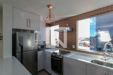 Cozinha de apartamento para alugar com 2 quartos, 96m² em São João Batista, Belo Horizonte