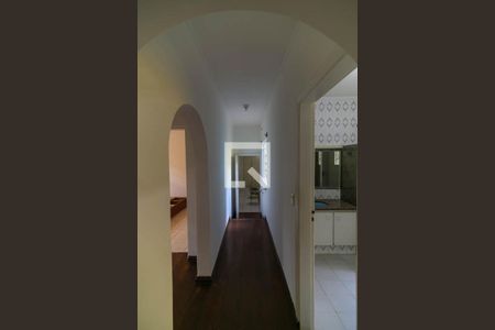 Corredor de casa para alugar com 3 quartos, 160m² em Jardim Miriam, São Paulo