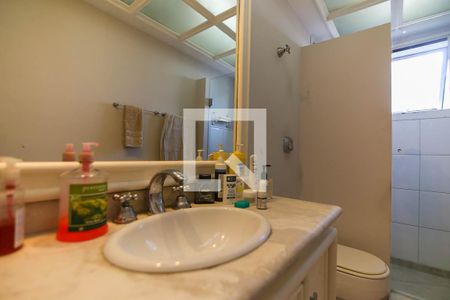 Apartamento para alugar com 320m², 3 quartos e 5 vagas Apartamento para alugar com 320m², 3 quartos e 5 vagasBanheiro da Suíte 2