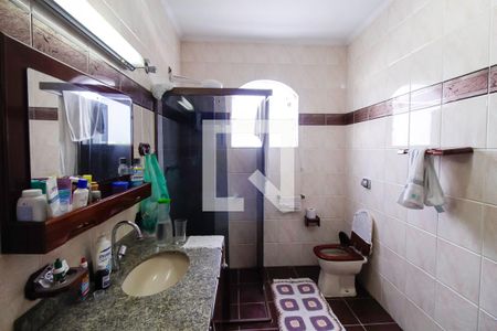 Casa à venda com 432m², 4 quartos e 8 vagas Casa à venda com 432m², 4 quartos e 8 vagasBanheiro da Suíte 1