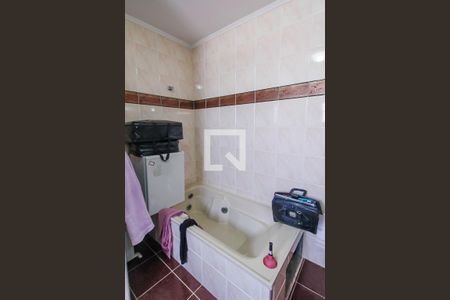 Casa à venda com 432m², 4 quartos e 8 vagas Casa à venda com 432m², 4 quartos e 8 vagasBanheiro da Suíte 1