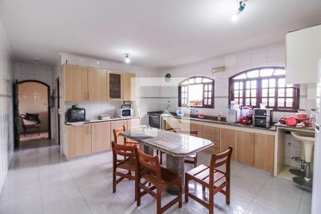 Casa à venda com 432m², 4 quartos e 8 vagas Casa à venda com 432m², 4 quartos e 8 vagasCozinha