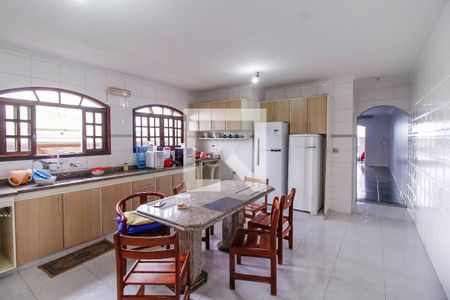 Casa à venda com 432m², 4 quartos e 8 vagas Casa à venda com 432m², 4 quartos e 8 vagasCozinha