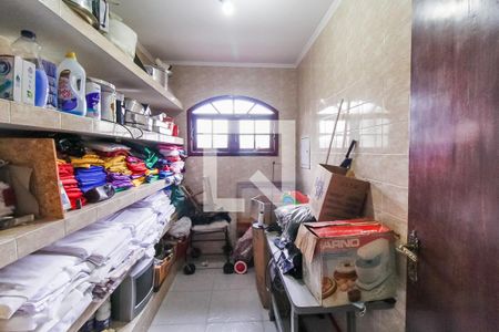 Casa à venda com 432m², 4 quartos e 8 vagas Casa à venda com 432m², 4 quartos e 8 vagasDespensa