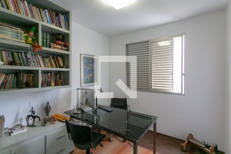 Quarto 1 de apartamento à venda com 4 quartos, 250m² em Santo Antônio, Belo Horizonte