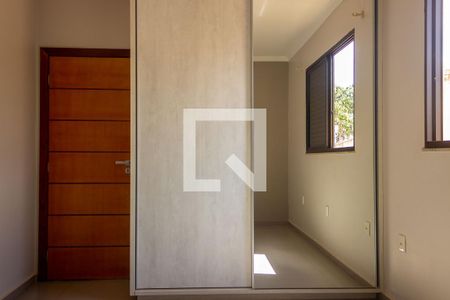 Quarto 1 de casa para alugar com 3 quartos, 1000m² em Cidade Jardim, Uberlândia