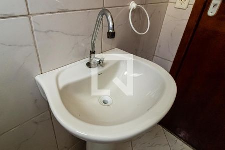Lavabo de casa de condomínio para alugar com 2 quartos, 67m² em Jardim Dayse, Ferraz de Vasconcelos