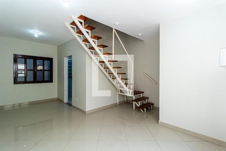 Sala de casa de condomínio para alugar com 2 quartos, 67m² em Jardim Dayse, Ferraz de Vasconcelos