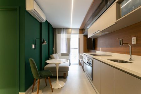 Sala e Cozinha de apartamento à venda com 1 quarto, 33m² em Pinheiros, São Paulo