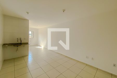 Sala e Cozinha de kitnet/studio para alugar com 1 quarto, 28m² em Água Rasa, São Paulo