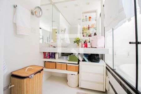 Apartamento para alugar com 98m², 2 quartos e 1 vaga Apartamento para alugar com 98m², 2 quartos e 1 vagaBanheiro da Suíte