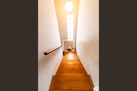 Casa à venda com 400m², 5 quartos e 2 vagas Casa à venda com 400m², 5 quartos e 2 vagasEscadas