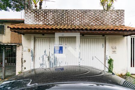 Casa à venda com 400m², 5 quartos e 2 vagas Casa à venda com 400m², 5 quartos e 2 vagasFachada