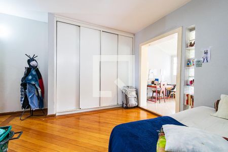 Casa à venda com 400m², 5 quartos e 2 vagas Casa à venda com 400m², 5 quartos e 2 vagasSuíte