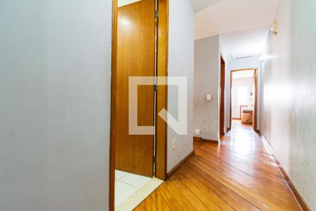 Casa à venda com 400m², 5 quartos e 2 vagas Casa à venda com 400m², 5 quartos e 2 vagasCorredor