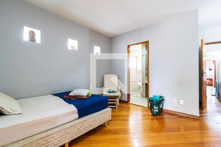 Casa à venda com 400m², 5 quartos e 2 vagas Casa à venda com 400m², 5 quartos e 2 vagasSuíte