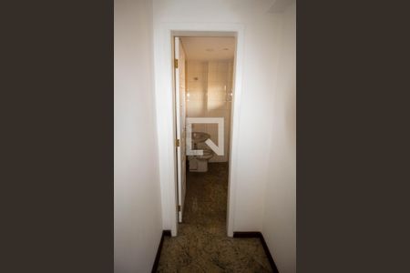 Corredor de apartamento para alugar com 4 quartos, 250m² em Jardim Vinte E Cinco de Agosto, Duque de Caxias