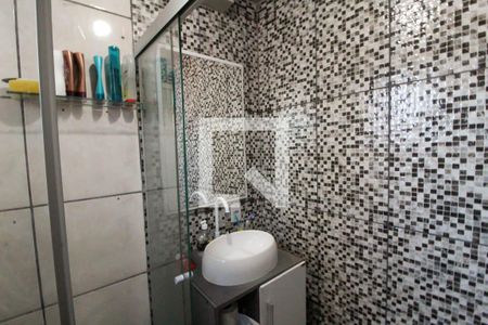 Banheiro de apartamento à venda com 2 quartos, 42m² em Mato Grande, Canoas