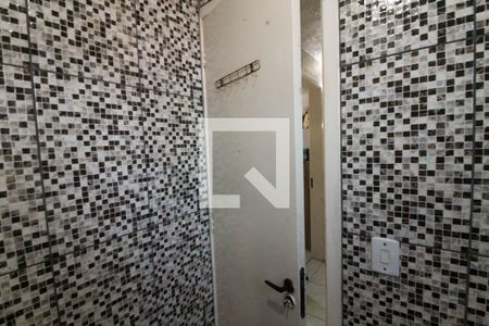 Banheiro de apartamento à venda com 2 quartos, 42m² em Mato Grande, Canoas