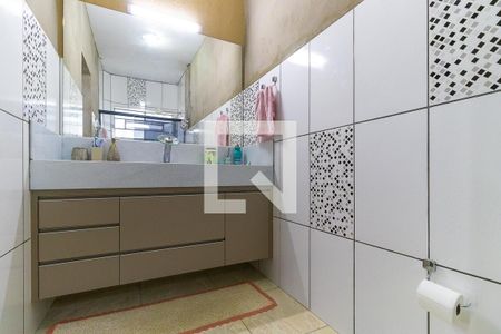 Banheiro da suíte de casa à venda com 4 quartos, 170m² em Jardim Nova Europa, Campinas