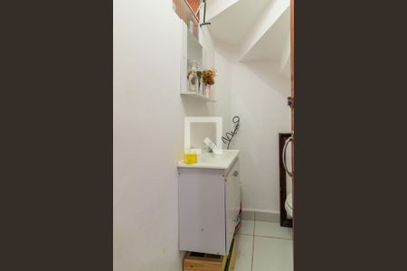 Lavabo de casa de condomínio para alugar com 2 quartos, 70m² em Vila Bela, São Paulo