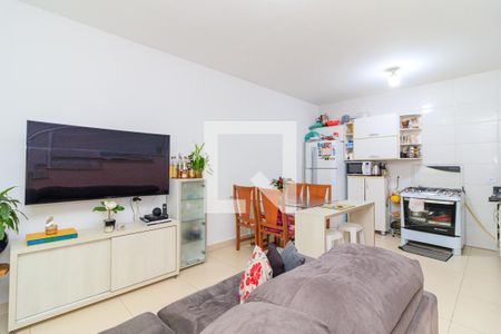 Sala de casa de condomínio para alugar com 2 quartos, 70m² em Vila Bela, São Paulo