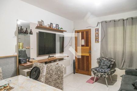 Sala de casa de condomínio à venda com 2 quartos, 65m² em Vila Franci, São Paulo