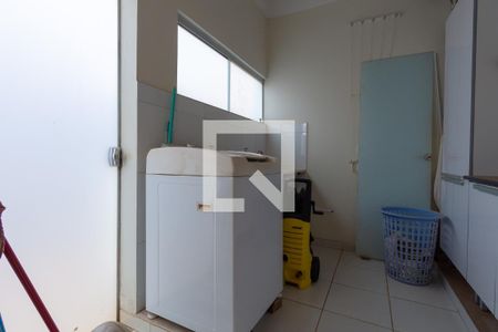 Área de Serviço de casa de condomínio para alugar com 3 quartos, 299m² em Jardins Madri, Goiânia