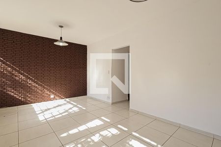 Sala de casa para alugar com 2 quartos, 140m² em Parque Renato Maia, Guarulhos