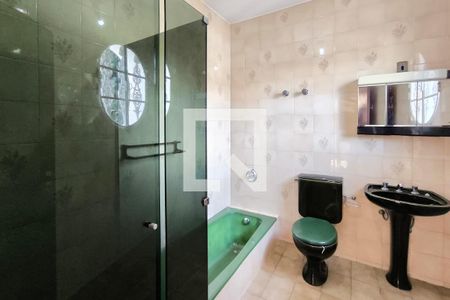 Casa à venda com 259m², 3 quartos e 3 vagas Casa à venda com 259m², 3 quartos e 3 vagasBanheiro 1