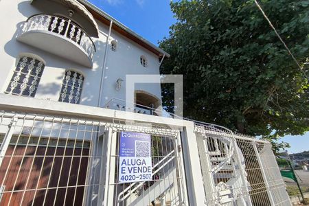 Casa à venda com 259m², 3 quartos e 3 vagas Casa à venda com 259m², 3 quartos e 3 vagasPlaca