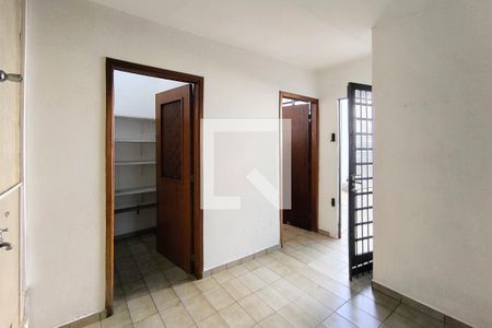 Casa à venda com 259m², 3 quartos e 3 vagas Casa à venda com 259m², 3 quartos e 3 vagasCorredor