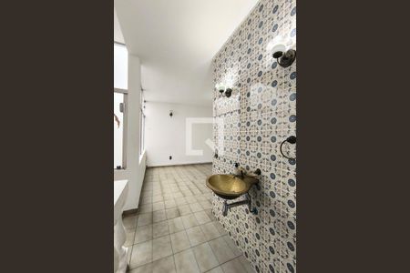 Casa à venda com 259m², 3 quartos e 3 vagas Casa à venda com 259m², 3 quartos e 3 vagasBanheiro 2