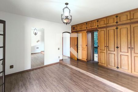 Casa à venda com 259m², 3 quartos e 3 vagas Casa à venda com 259m², 3 quartos e 3 vagasQuarto 1 - Suíte