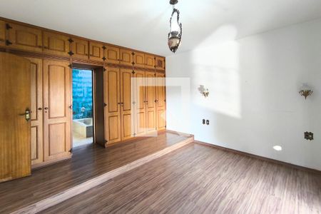 Casa à venda com 259m², 3 quartos e 3 vagas Casa à venda com 259m², 3 quartos e 3 vagasQuarto 1 - Suíte