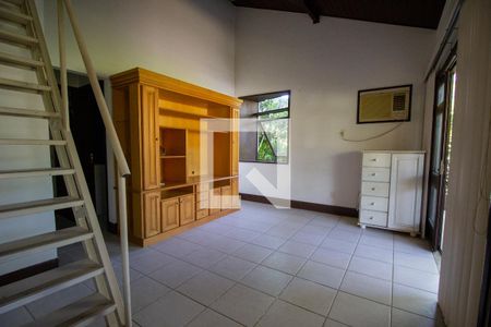 Casa de condomínio à venda com 79m², 4 quartos e 1 vagaSala