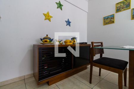 Detalhe da sala de jantar de apartamento para alugar com 2 quartos, 92m² em Vila Tupi, Praia Grande