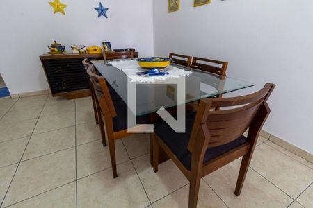 Detalhe da sala de jantar de apartamento para alugar com 2 quartos, 92m² em Vila Tupi, Praia Grande