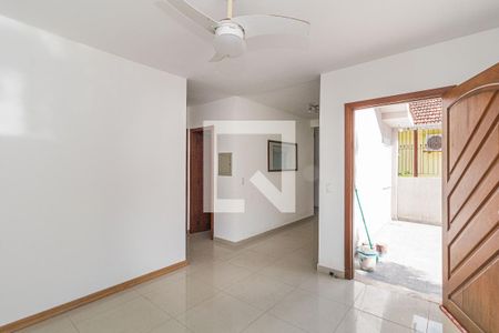 Sala de casa à venda com 2 quartos, 150m² em Jardim Itu, Porto Alegre