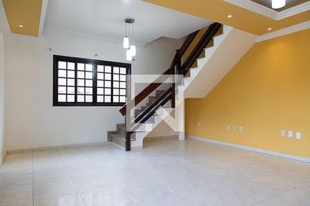 Sala de casa de condomínio para alugar com 4 quartos, 300m² em Vargem Grande, Rio de Janeiro