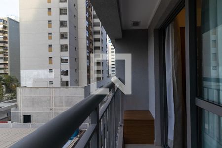 Varanda de kitnet/studio para alugar com 1 quarto, 21m² em Indianópolis, São Paulo