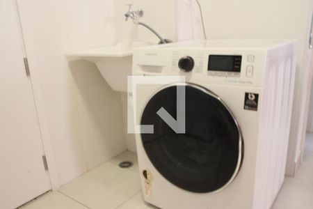 Sala/Cozinha de apartamento à venda com 2 quartos, 32m² em Vila Carmosina, São Paulo