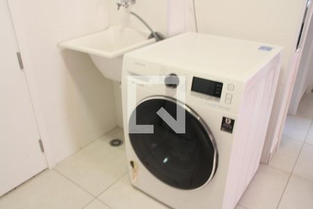 Sala/Cozinha de apartamento à venda com 2 quartos, 32m² em Vila Carmosina, São Paulo