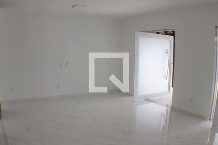 Sala de casa à venda com 3 quartos, 150m² em Curicica, Rio de Janeiro