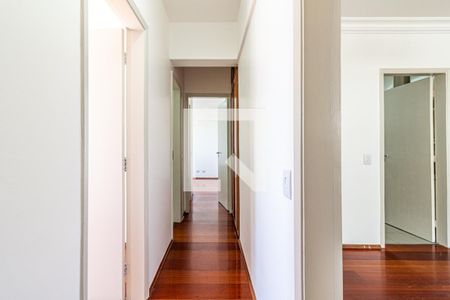 Corredor de apartamento para alugar com 3 quartos, 102m² em Indianópolis, São Paulo