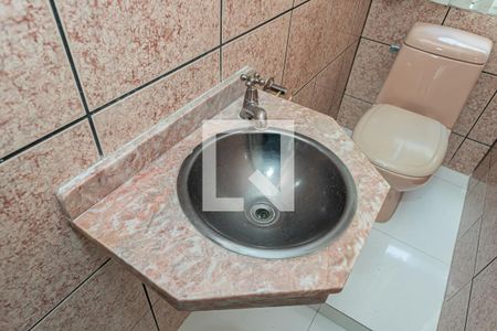 Lavabo de apartamento para alugar com 3 quartos, 120m² em Parque Maria Domitila, São Paulo