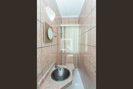 Lavabo de apartamento para alugar com 3 quartos, 120m² em Parque Maria Domitila, São Paulo