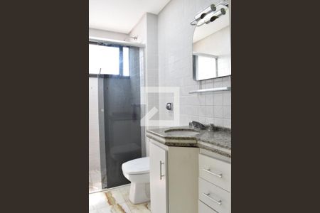 Banheiro de apartamento para alugar com 1 quarto, 48m² em Alto da Glória, Curitiba