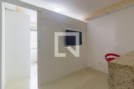 Sala de kitnet/studio para alugar com 1 quarto, 25m² em Centro Cívico, Curitiba