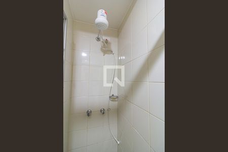 Banheiro de kitnet/studio para alugar com 1 quarto, 25m² em Centro Cívico, Curitiba